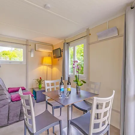 Cosy By The River For 6 Guests