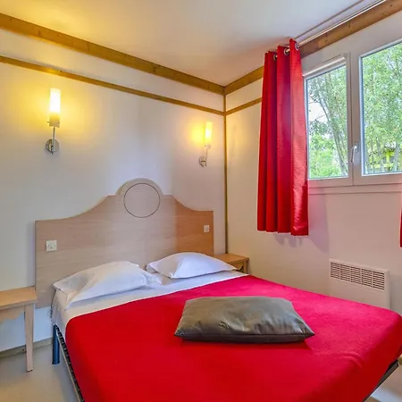 Cosy By The River For 6 Guests Hébergement de vacances Castelmoron-sur-Lot