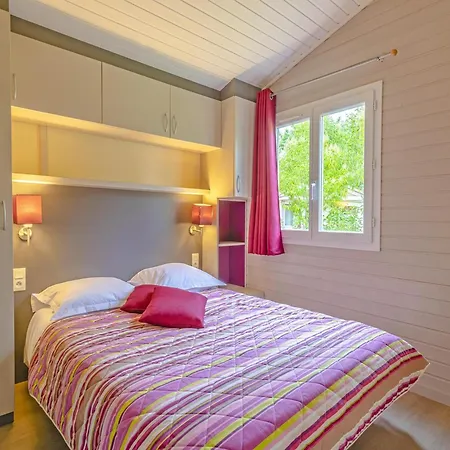 Hébergement de vacances Cosy By The River For 6 Guests *