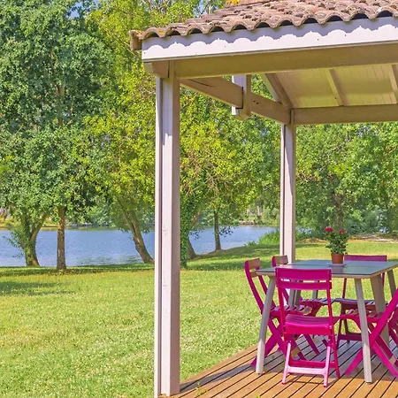 Hébergement de vacances Cosy By The River For 6 Guests *